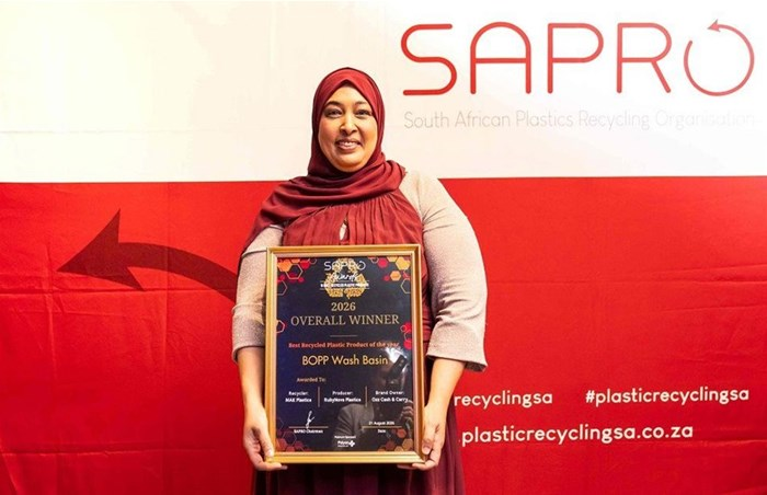 Hajira Khalid of MAK Plastics with the SAPRO award for Best Recycled Plastic Product of the Year