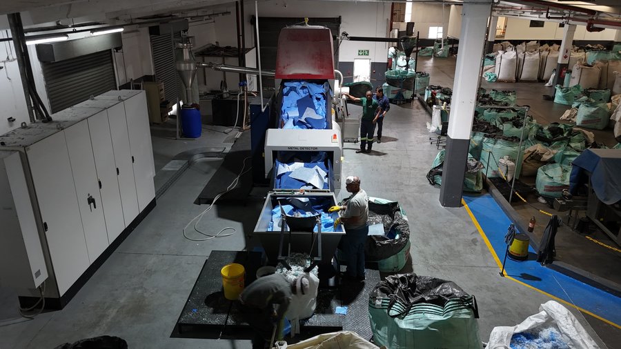 Metal detector and shredding line